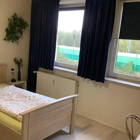 Schoenes 1 Etage Inkl Parkplatz Nach Verfuegbarkeit Quarto em Acomodações Particulares