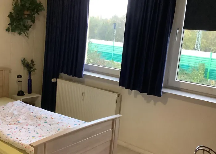 Schoenes 1 Etage Inkl Parkplatz Nach Verfuegbarkeit 홈스테이